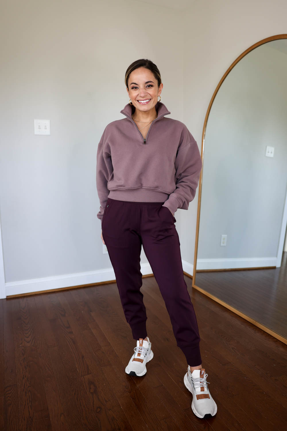 Petite-friendly outfits with joggers | petite-friendly joggers | petite-friendly activewear | fall activewear | everyday casual outfits | travel outfits 