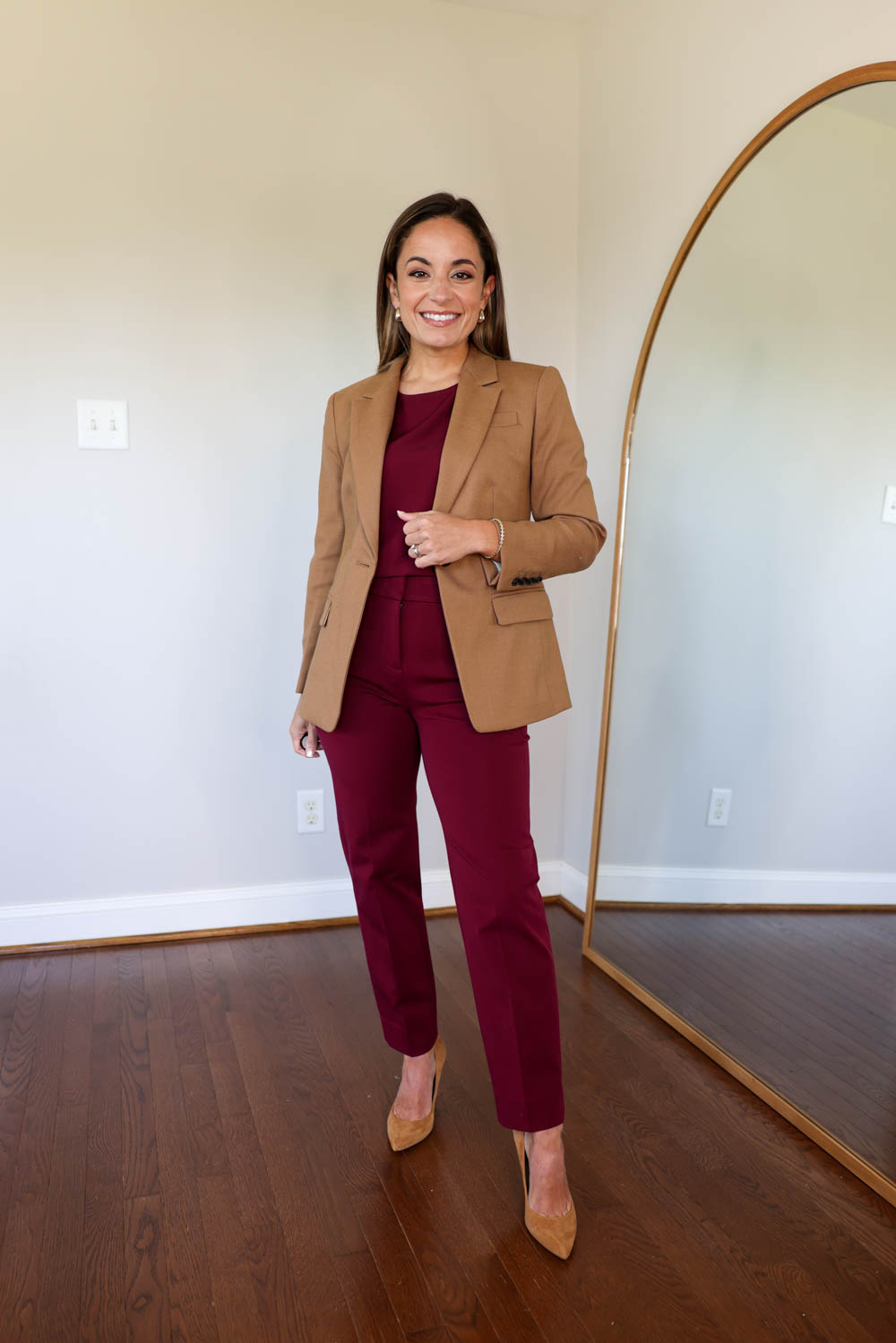 Petite-friendly ways to wear a camel blazer | camel blazer outfits | fall outfits for work | petite fashion | outfits ideas for work | business casual outfits | burgundy pants outfits 