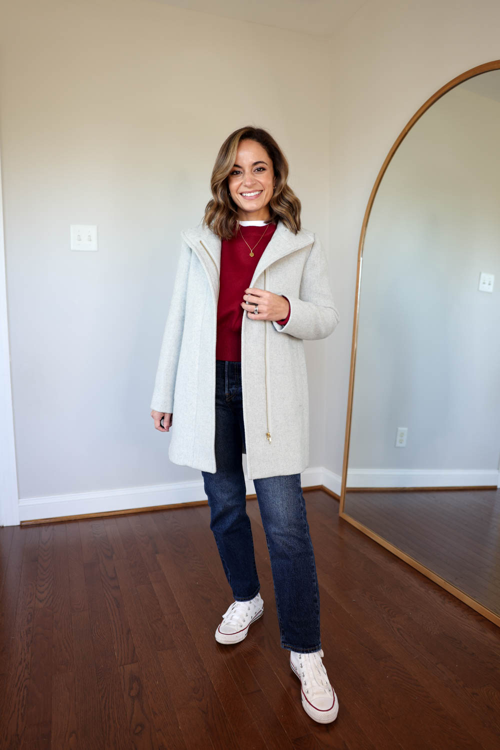 Petite-friendly fall outfits with sneakers and jeans | levi's wedgie jeans outfits | fall outfits | fall fashion | petite style 