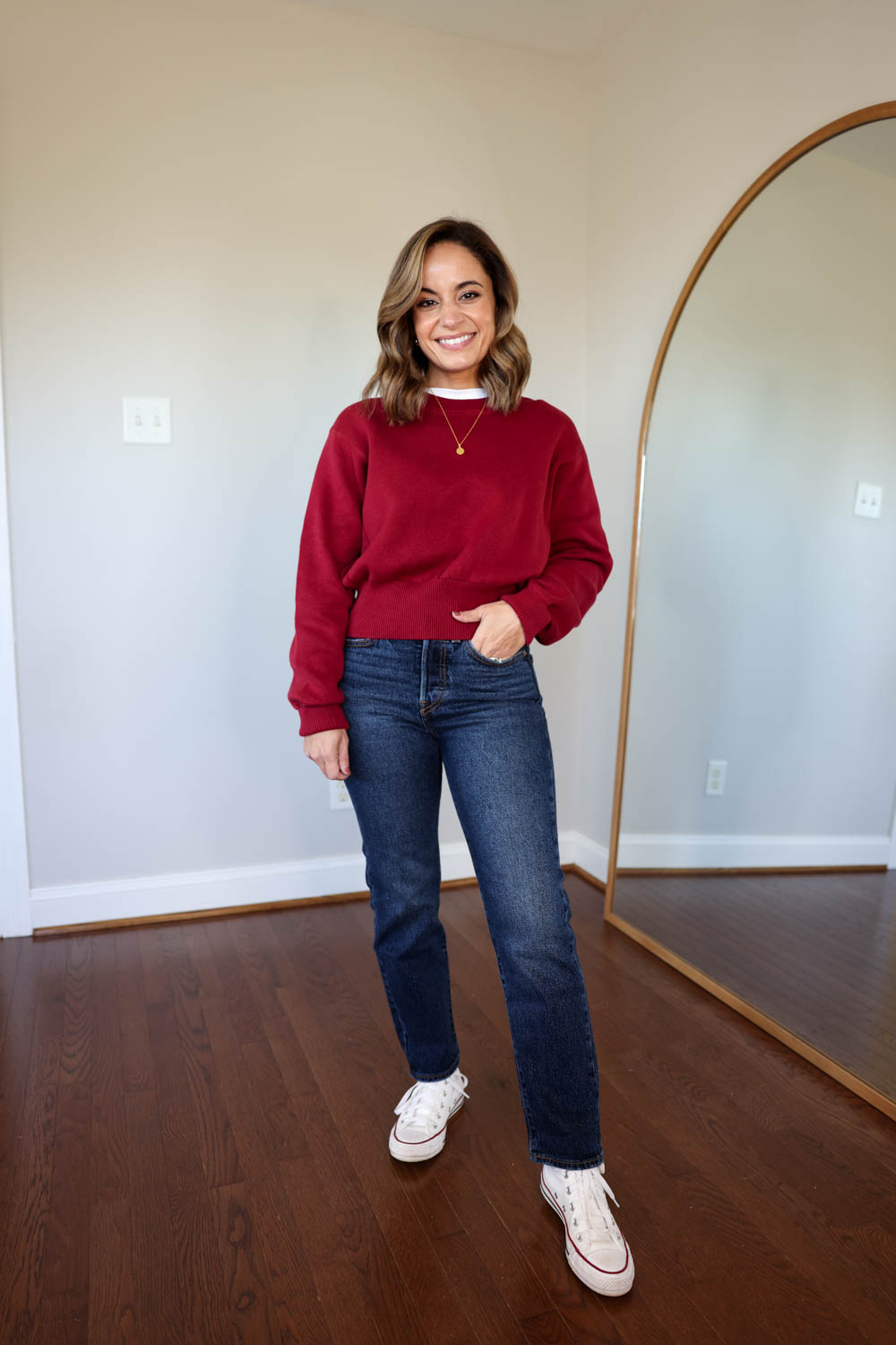 Petite-friendly outfits with jeans and sneakers for fall | fall outfits with jeans | petite fashion | petite style | fall outfits 