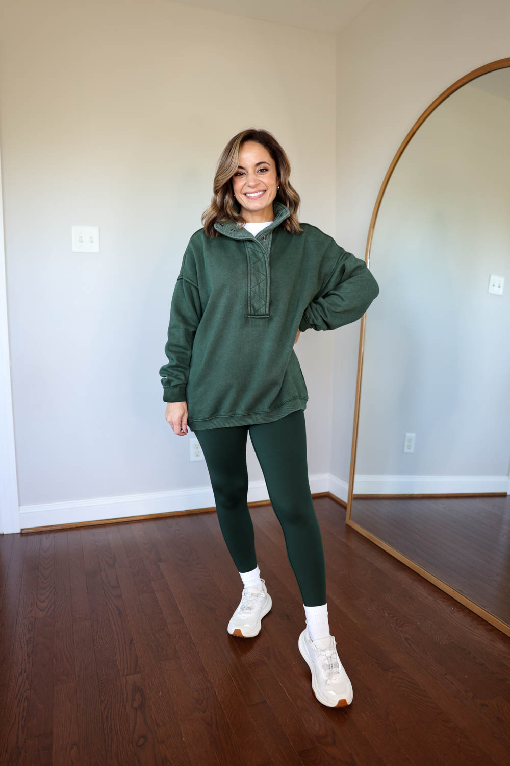 Petite-friendly fall activewear via pumps and push-ups blog | fall activewear | casual outfits for fall | green leggings outfit 