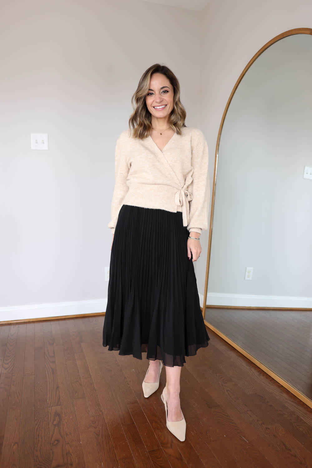 Petite-friendly outfits with a pleated skirt | neutral outfit ideas for work | winter outfits 