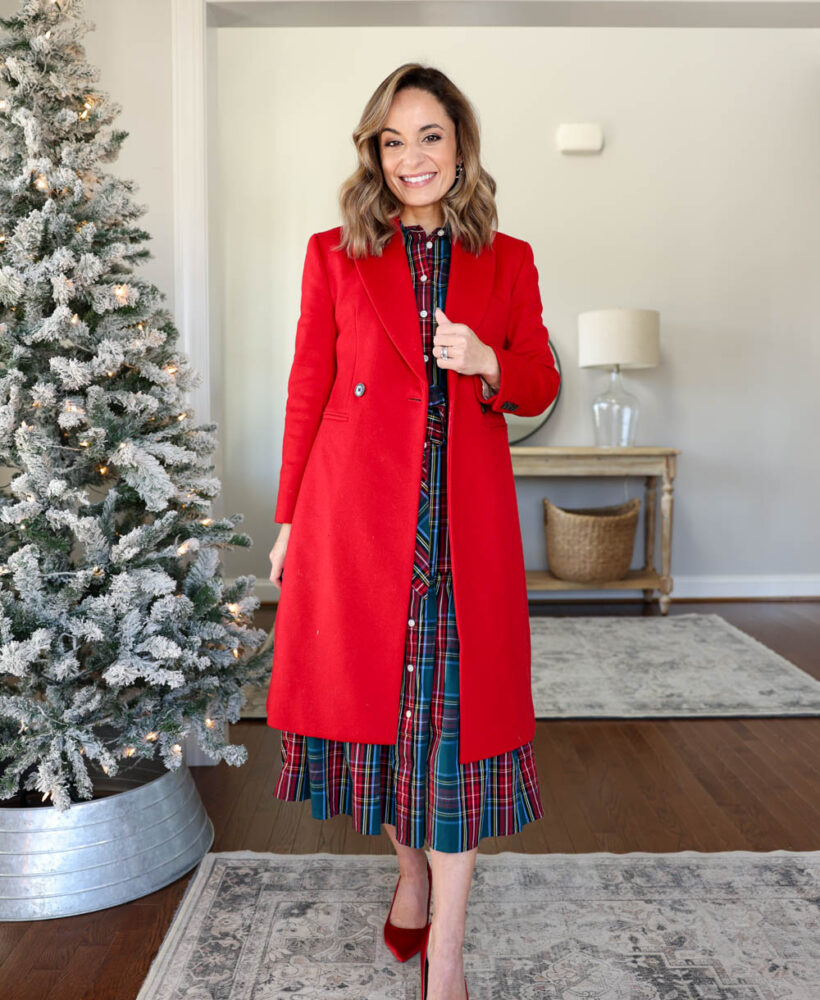 Petite-friendly outfits for holiday family photos | holiday dresses for petites | petite fashion | holiday outfits