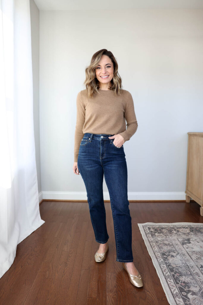 Petite-friendly organic cotton jeans from Quince | petite jeans review | no hem jeans for petites | straight jeans from quince review 