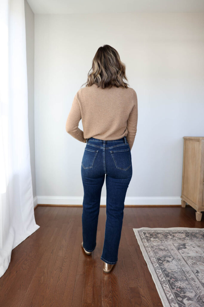 Petite-friendly organic cotton jeans from Quince | petite jeans review | no hem jeans for petites | straight jeans from quince review 