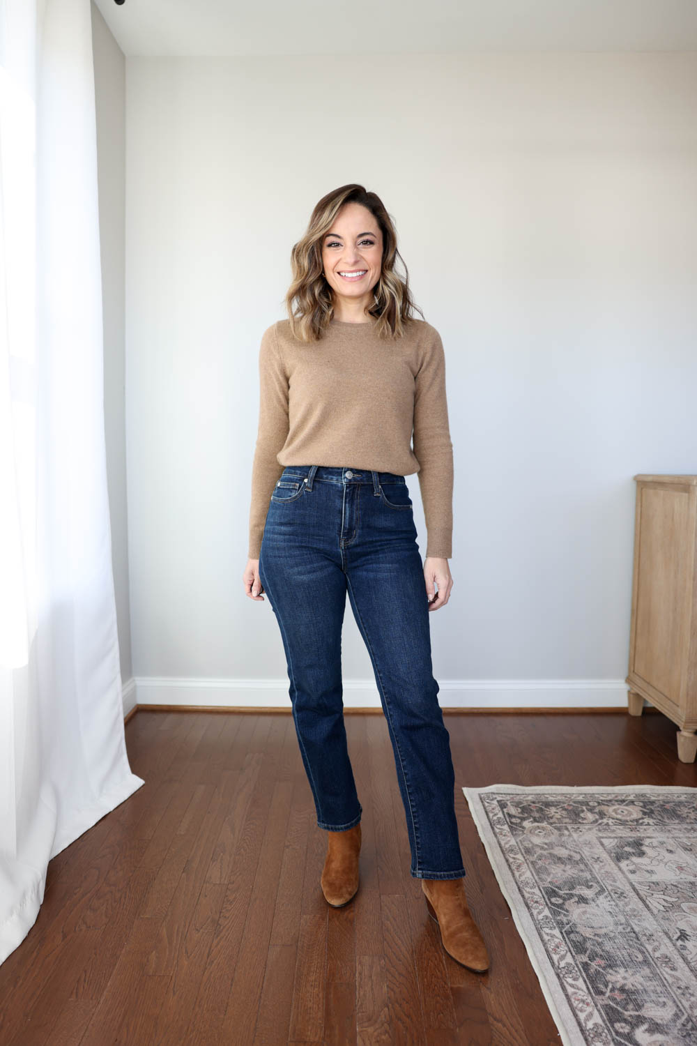 Petite-friendly organic cotton jeans from Quince | petite jeans review | no hem jeans for petites | straight jeans from quince review