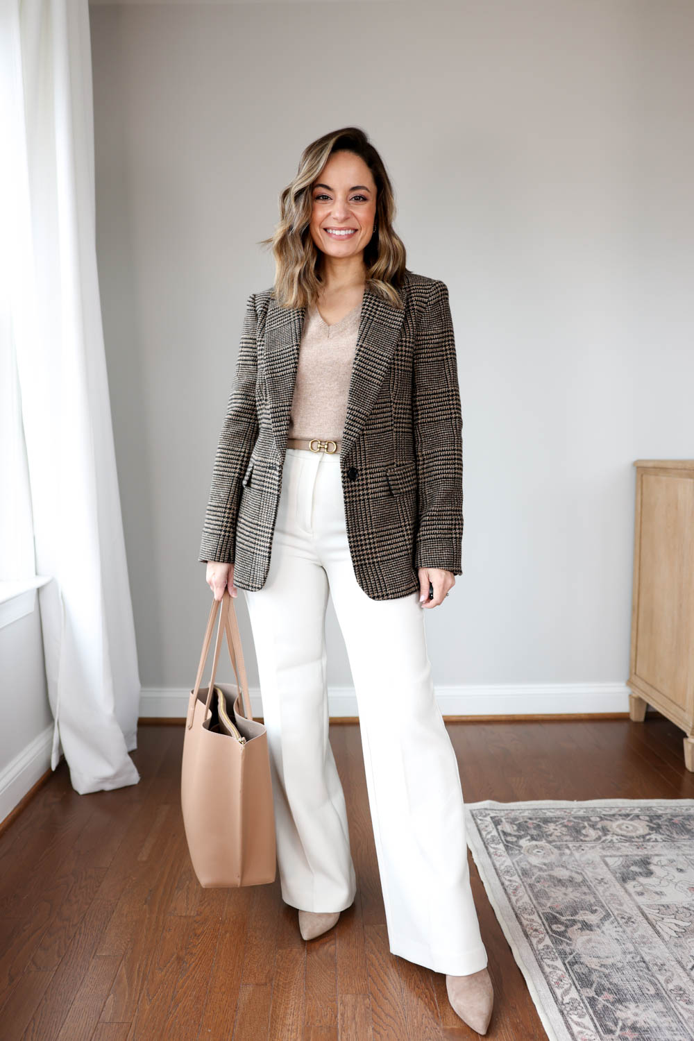 Petite-friendly winter outfits for work via pumps and push-ups blog | petite friendly outfits for work | winter white outfits | wide-leg pants outfits 