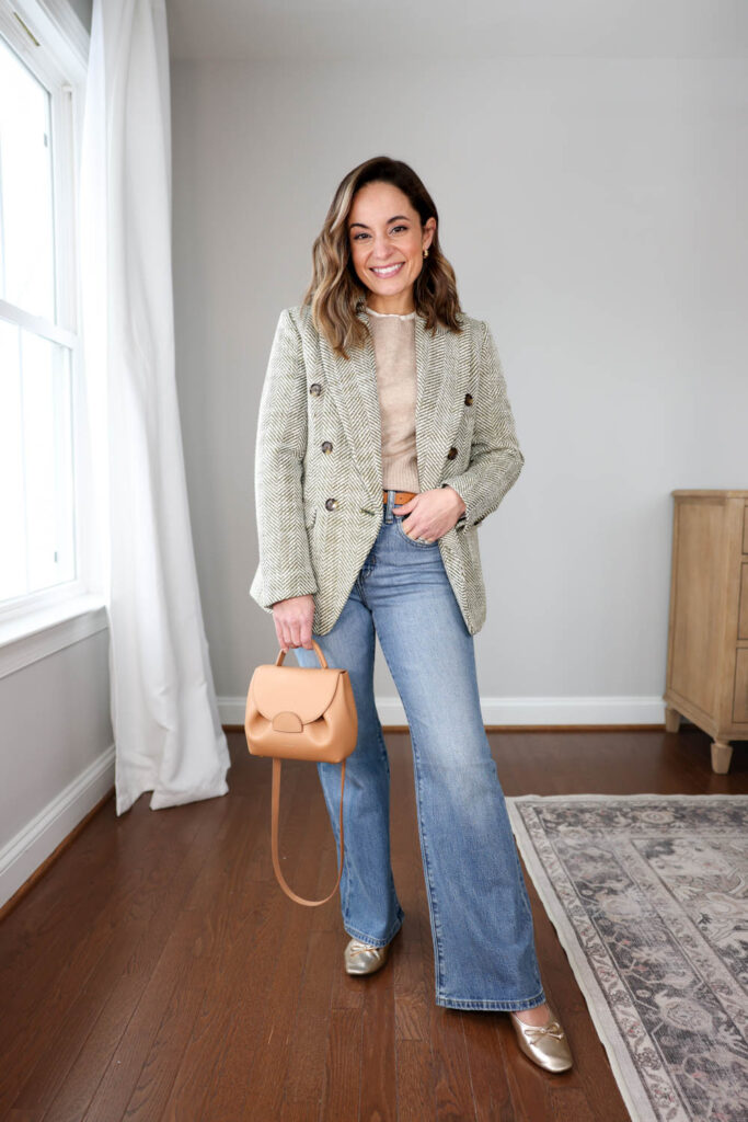 Petite-friendly outfits with flare jeans via pumps and push-ups blog | petite style | winter outfits | winter outfits with flare jeans | casual winter outfit 