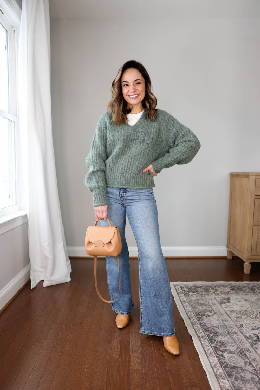 Petite-friendly winter outfits with flare jeans via pumps and push-ups blog | petite friendly winter outfits | petite style | casual winter outfits 