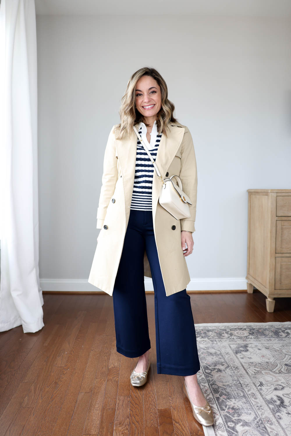 Petite-friendly navy cropped pants | wide leg cropped pants | petite outfits | spring outfits | casual outfits for work | casual spring outfits | classic outfits 