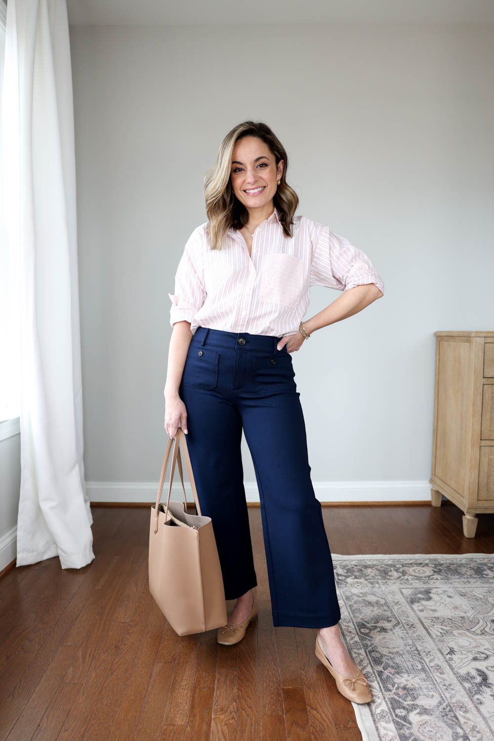 Petite-friendly cropped wide leg pants | navy pants outfits | casual outfits for work via pumps and push-ups blog | Petite style 