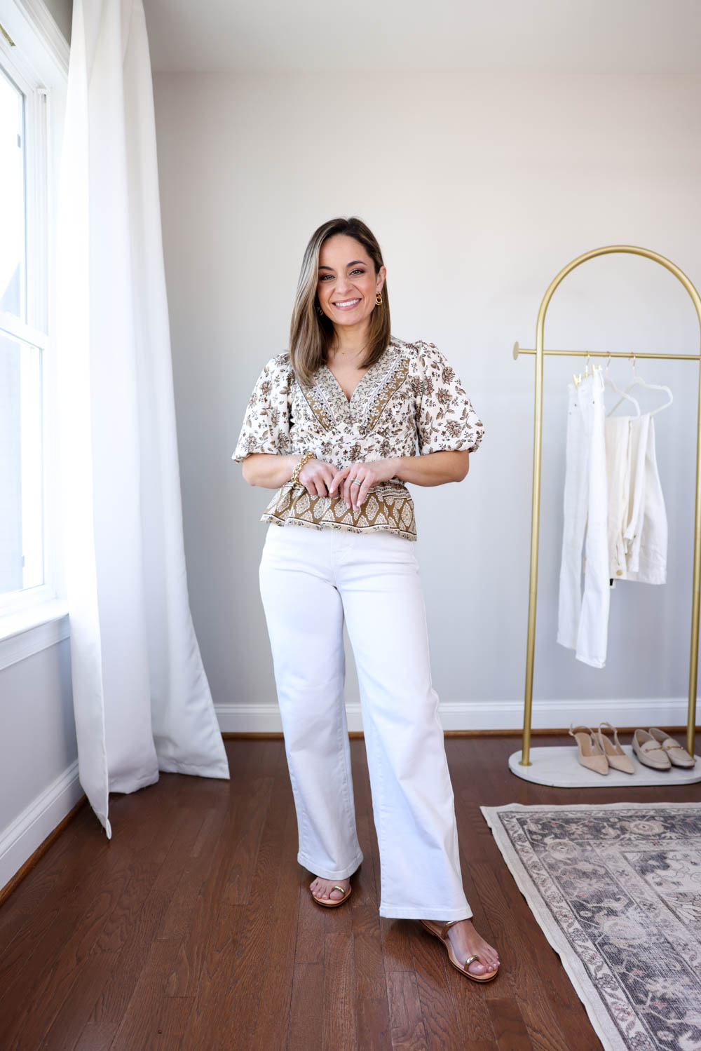 Petite-friendly white jeans via pumps and push-ups blog | petite fashion | spring outfits | petite style 