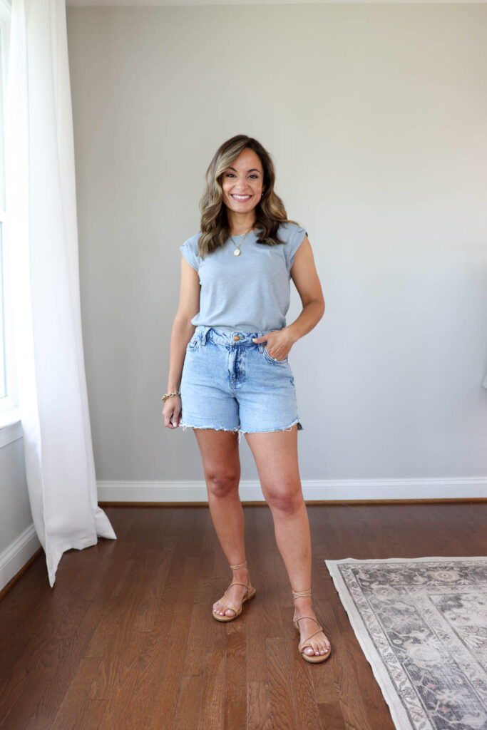 Petite style blogger Brooke of Pumps and Push-Ups wearing a petite-friendly organic cotton sleeveless top from Pact | petite-friendly sleeveless tops | petite-friendly organic cotton t-shirts