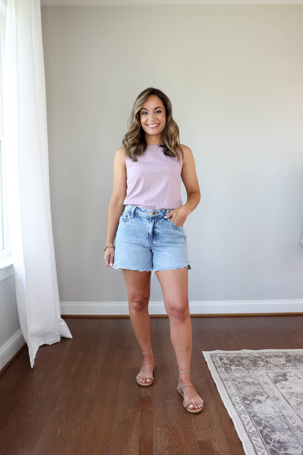 Petite-style blogger Brooke of Pumps and Push-Ups wearing an organic cotton tank top from Pact | petite-friendly t-shirts | basic t-shirts for petites