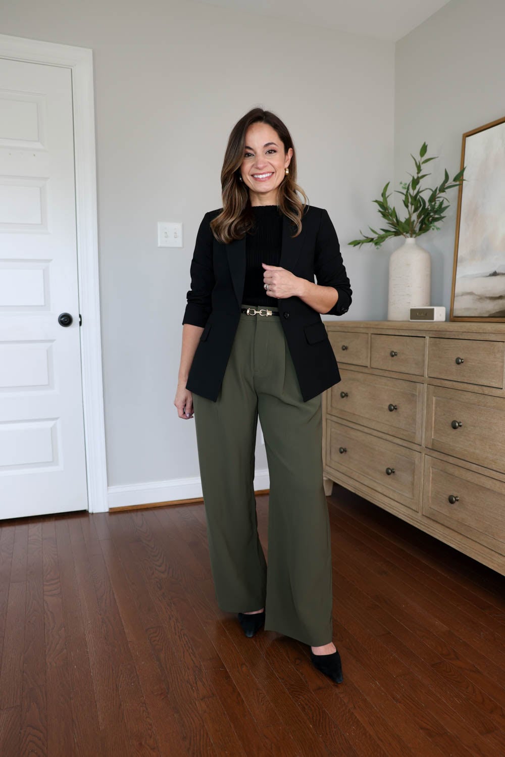 Brooke of Pumps and Push-Ups wearing a black Banana Republic Factory Sculpt Stretch blazer styled for petites.