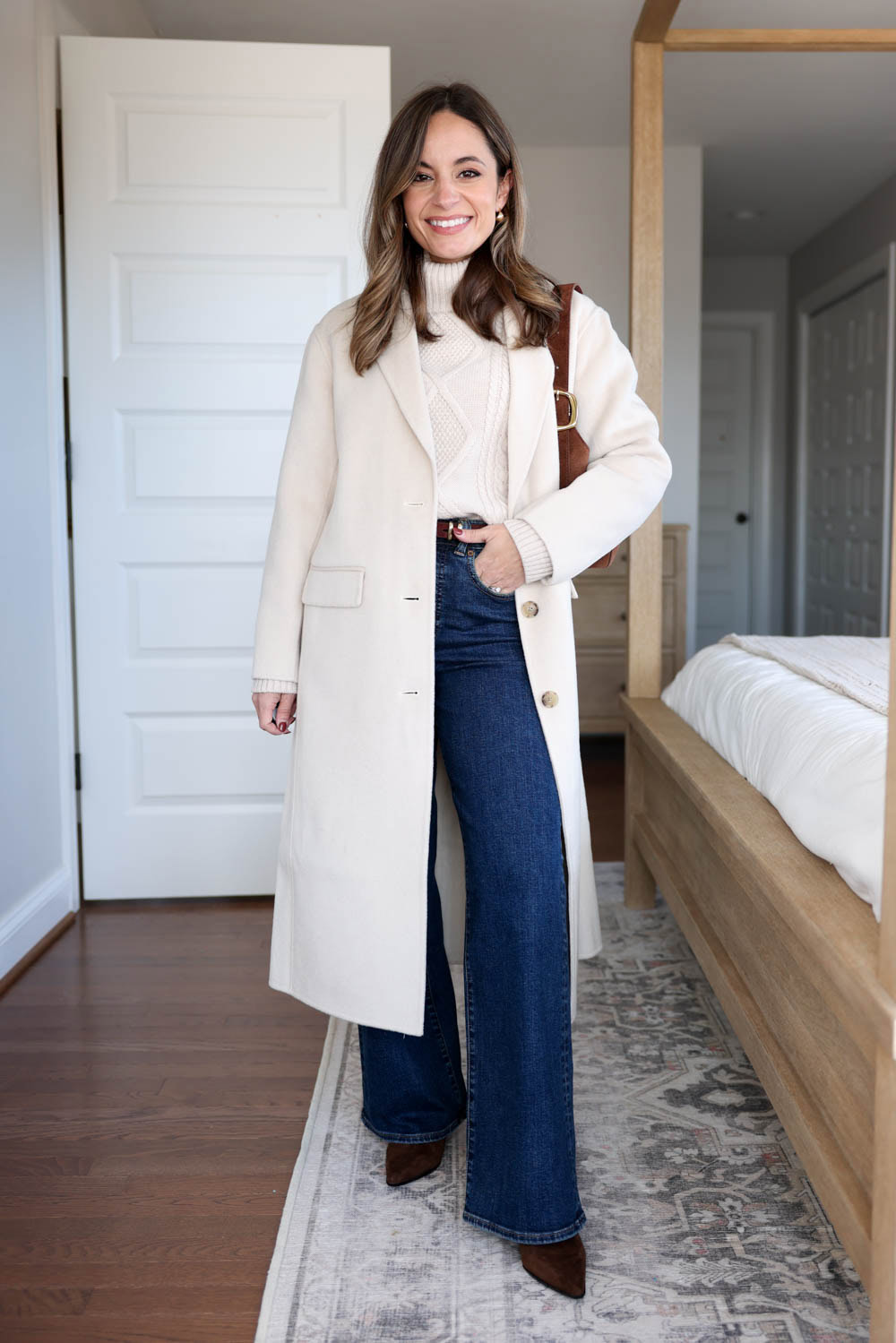 Petite-friendly fall and winter outfit with wide leg jeans and a cream sweater and coat | petite winter fashion | petite fall fashion | wide leg jeans outfits