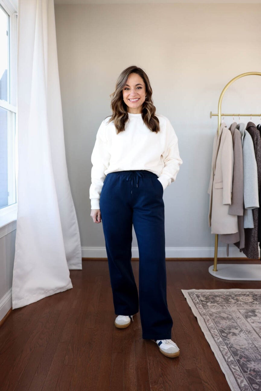 Petite-friendly fall and winter outfit with Amazon sweatpants | petite-friendly sweatpants | petite style | mom friendly outfits | comfortable outfits 