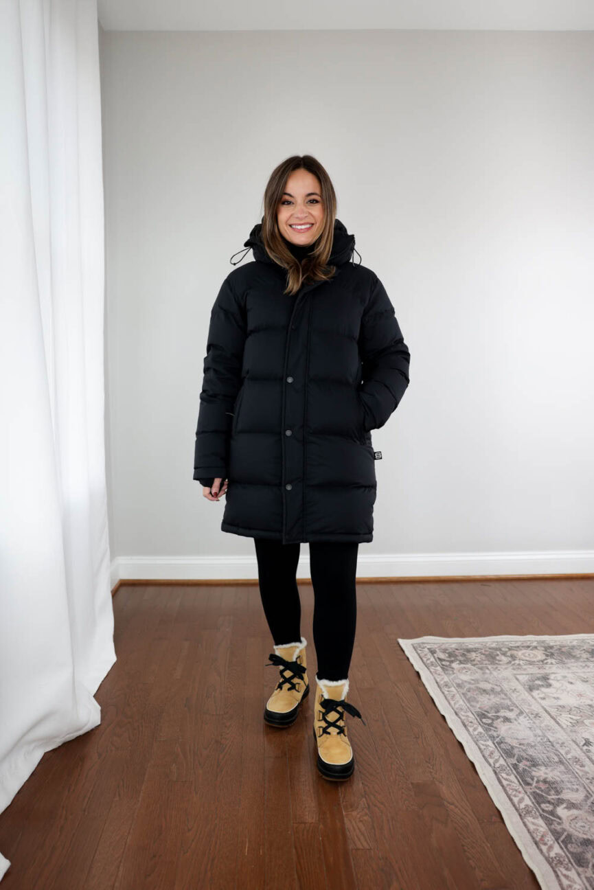 Aritzia Super Puff Mid coat on petite blogger Brooke, showing knee-length coverage and relaxed silhouette.