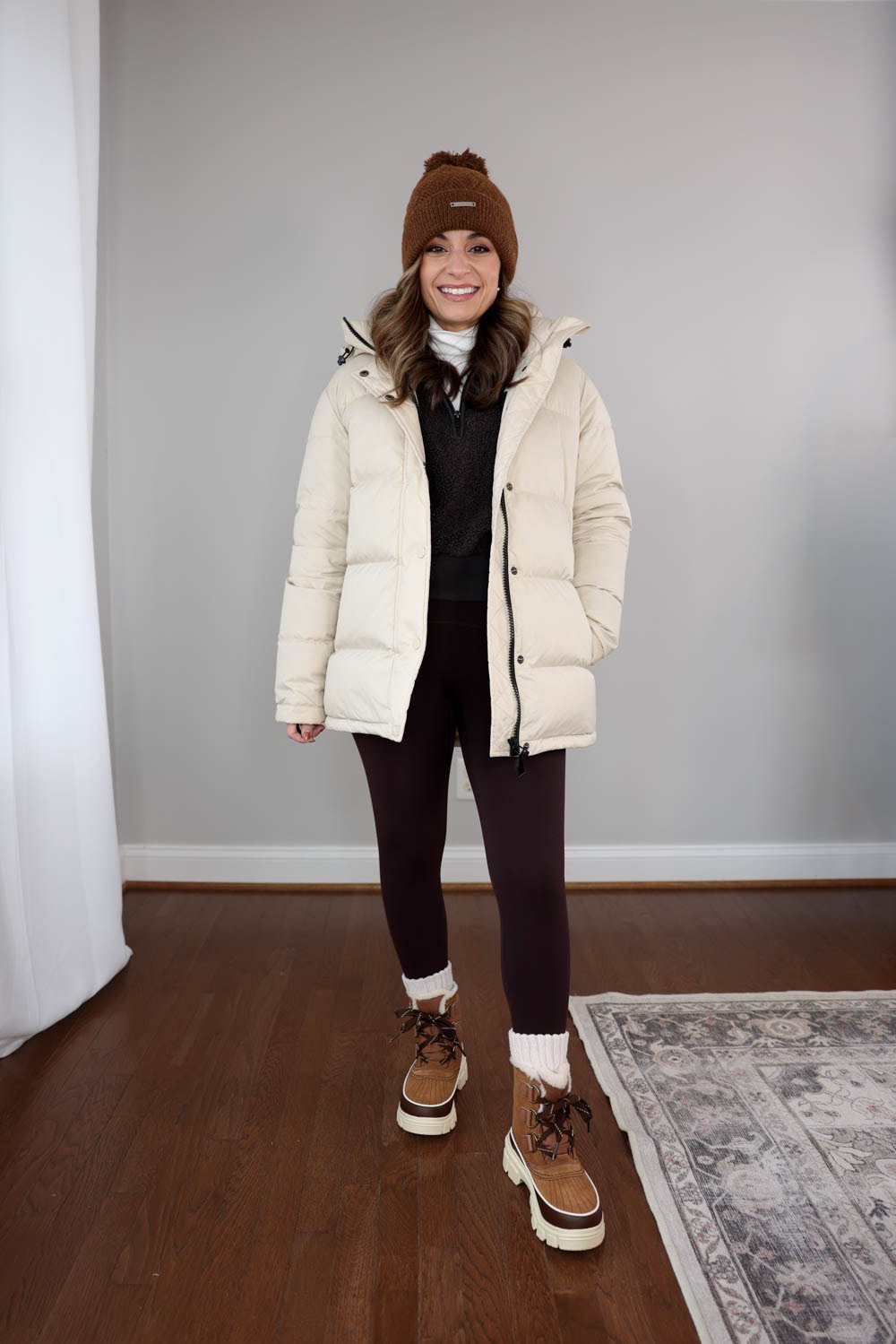 A winter outfit with snowboots styled by petite style blogger Brooke of Pumps and Push-Ups | winter outfits | snow boots | petite-friendly puffer coats 