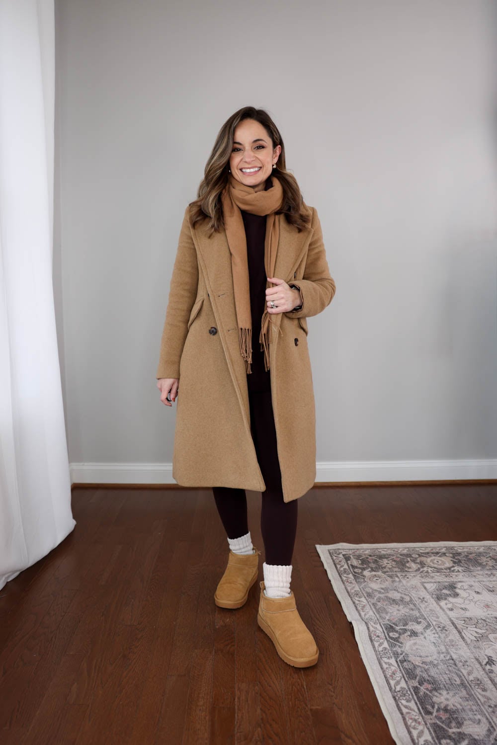 A comfortable winter outfit with UGG Mini Boot lookalikes | leggings outfit for winter | comfortable winter outfit 