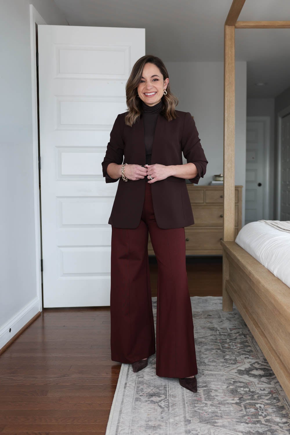 Petite-friendly winter workwear via pumps and push-ups blog | burgundy and chocolate brown outfit for work | winter outfit for work 