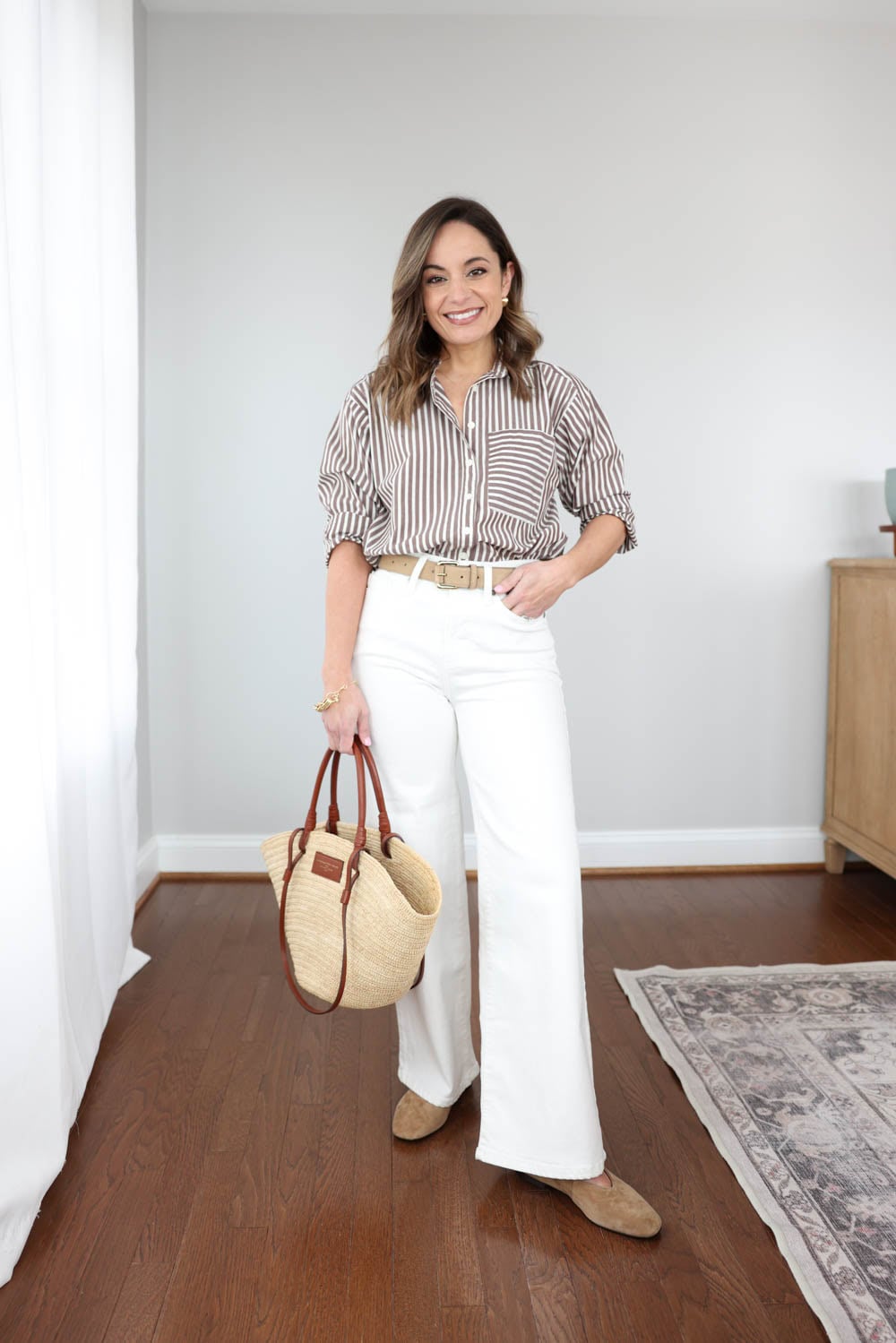 Petite-friendly white jeans for spring via pumps and push-ups blog | spring jeans | petite-friendly wide-leg jeans | white jeans 