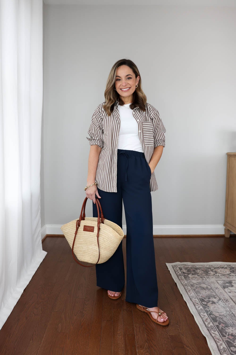 A petite-friendly spring capsule wardrobe with 10 items and 15 outfit ideas | petite-friendly spring outfits | casual spring outfits
