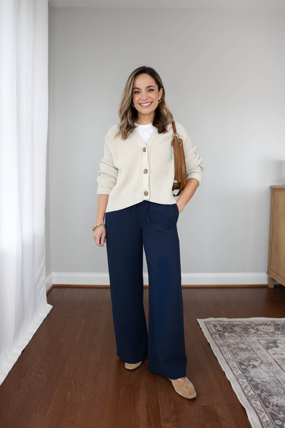 Casual spring outfit with Aritzia Lodge Pants | spring outfits | Aritzia Lodge Pants 
