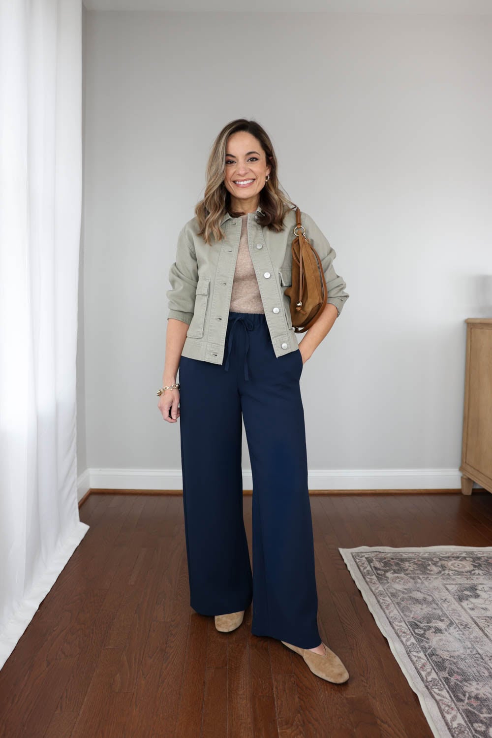 Petite-friendly outfits with Aritzia Lodge Pants | Petite review of the Lodge Pants from Aritzia