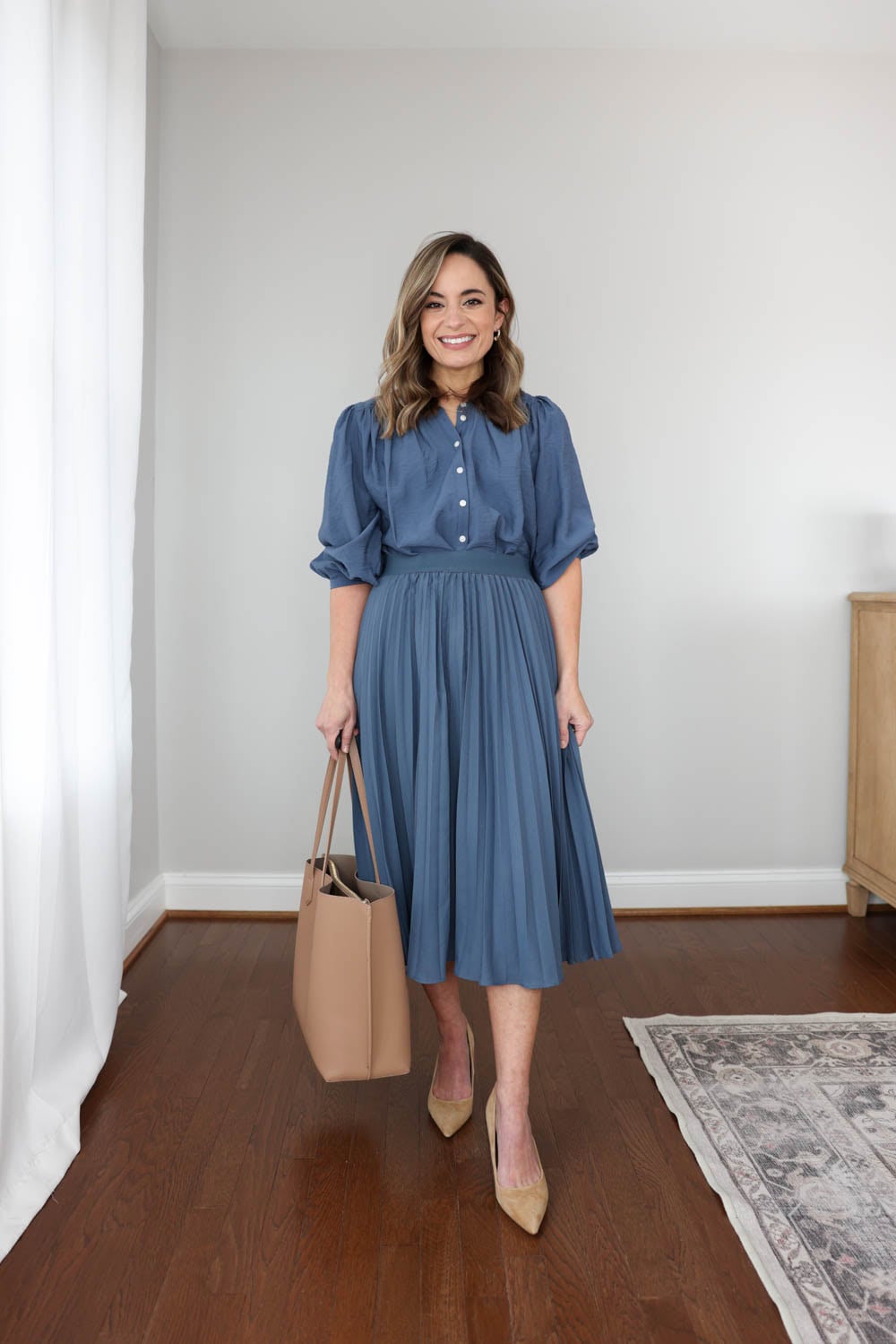 Petite workwear capsule wardrobe with 10 pieces styled into 15 office outfit ideas