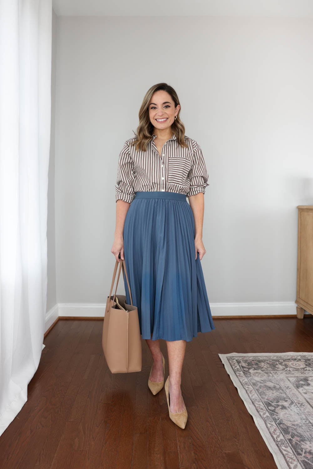 Petite workwear capsule wardrobe with 10 pieces styled into 15 office outfit ideas