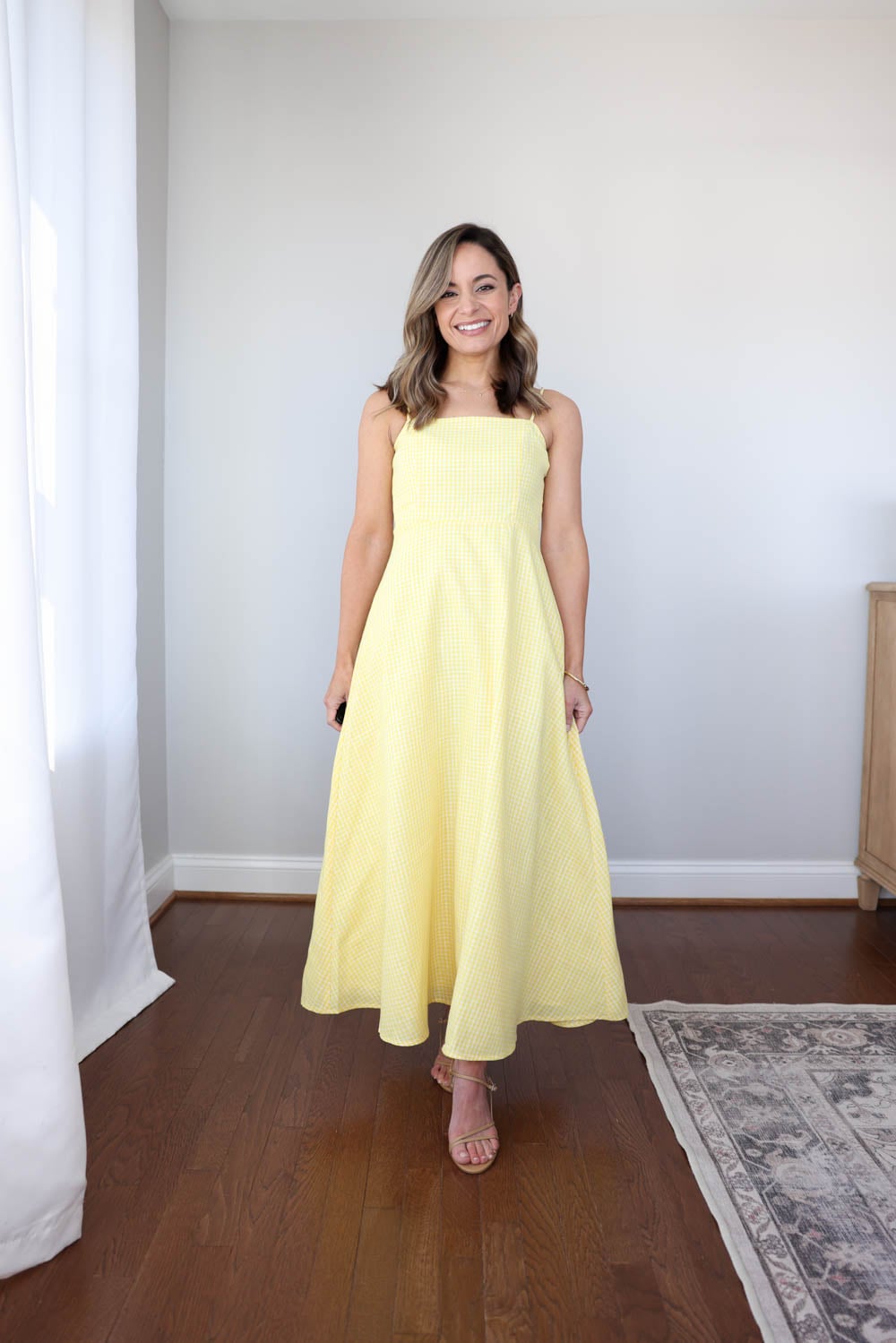 Petite-friendly spring and summer maxi dress for petites | how the wayf josepfina dress fits petites | petite fashion | petite style | summer dresses 