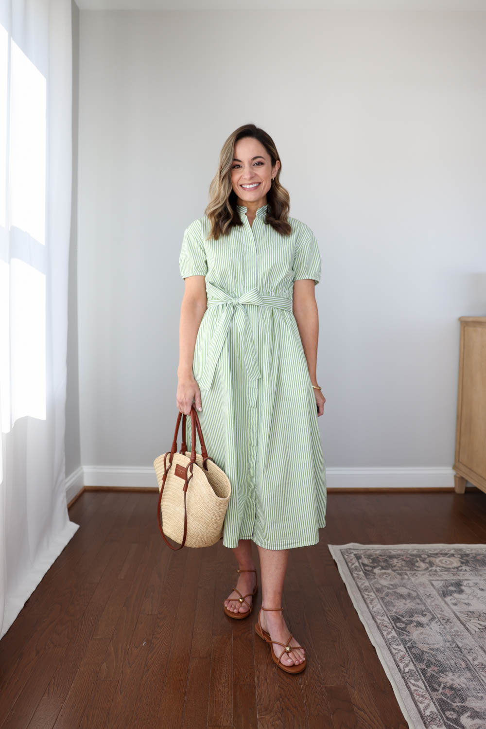 Simple outfit combinations for petites | spring and summer outfits for petites | petite-friendly summer and spring dresses 