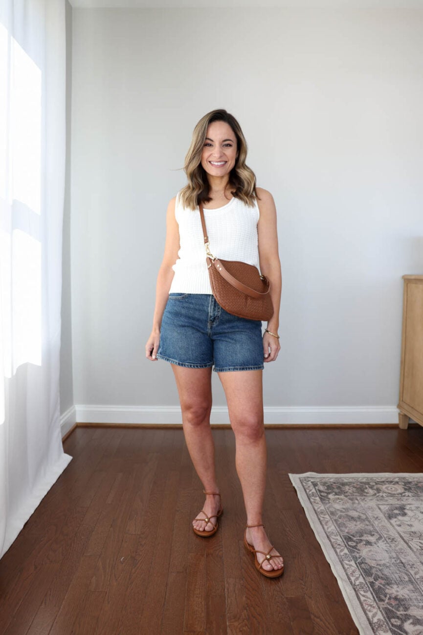 4.5" shorts for petites | the dad shorts from Abercrombie | petite friendly summer outfits | denim shorts for petites