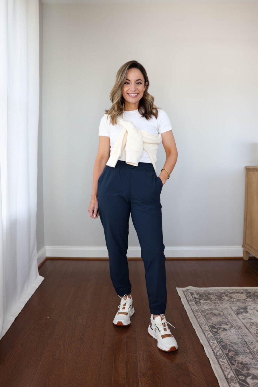 Petite-friendly capsule wardrobe with activewear bottoms | petite joggers styled in a spring and summer capsule wardrobe | petite friendly outfits | joggers for petites 