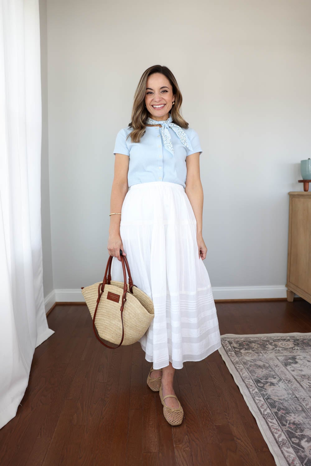 Four ways to style a cotton maxi skirt for petites | summer outfit for petites | petite fashion | petite style | white cotton skirt outfits 