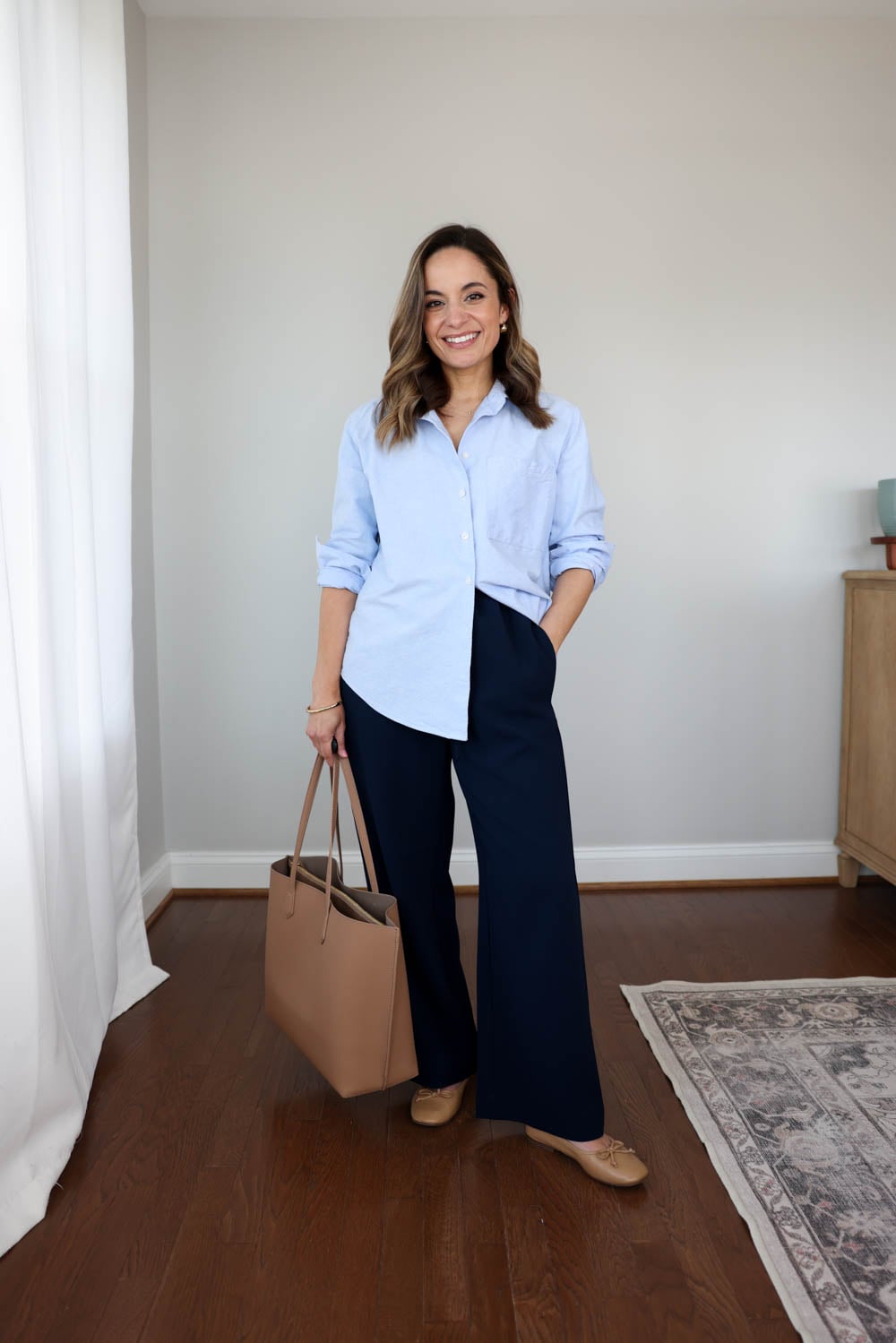 Casual outfit ides for spring and summer with an oversized button down and pull on crepe pants | petite-friendly outfit ideas | spring outfits | casual outfits for work 