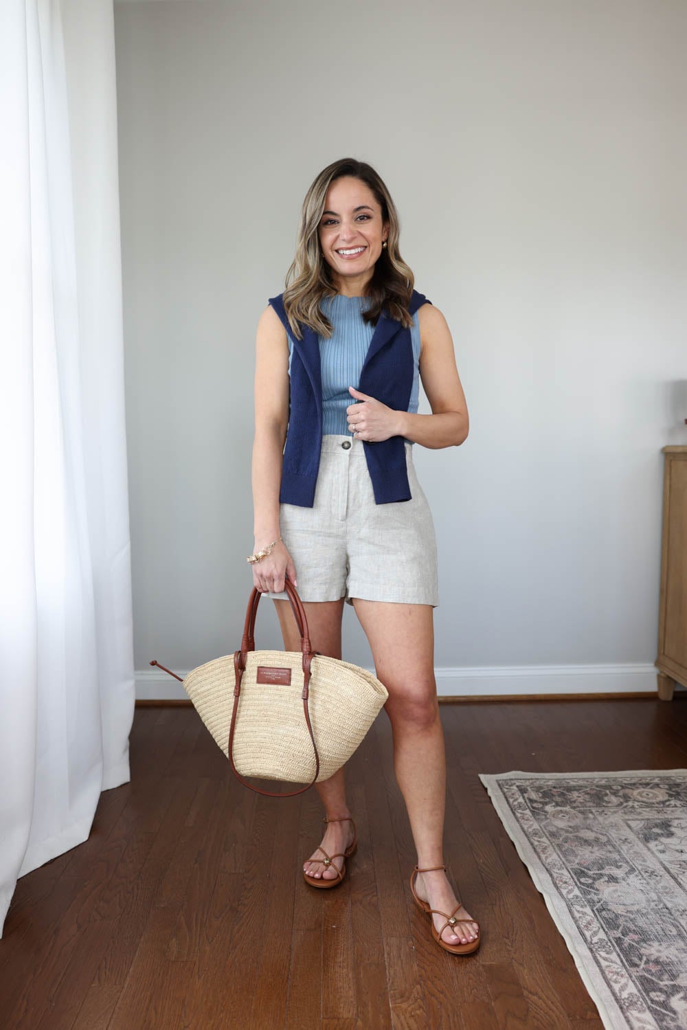 Petite-friendly outfits with linen shorts via pumps and push-ups blog | mini capsule wardrobe for summer 