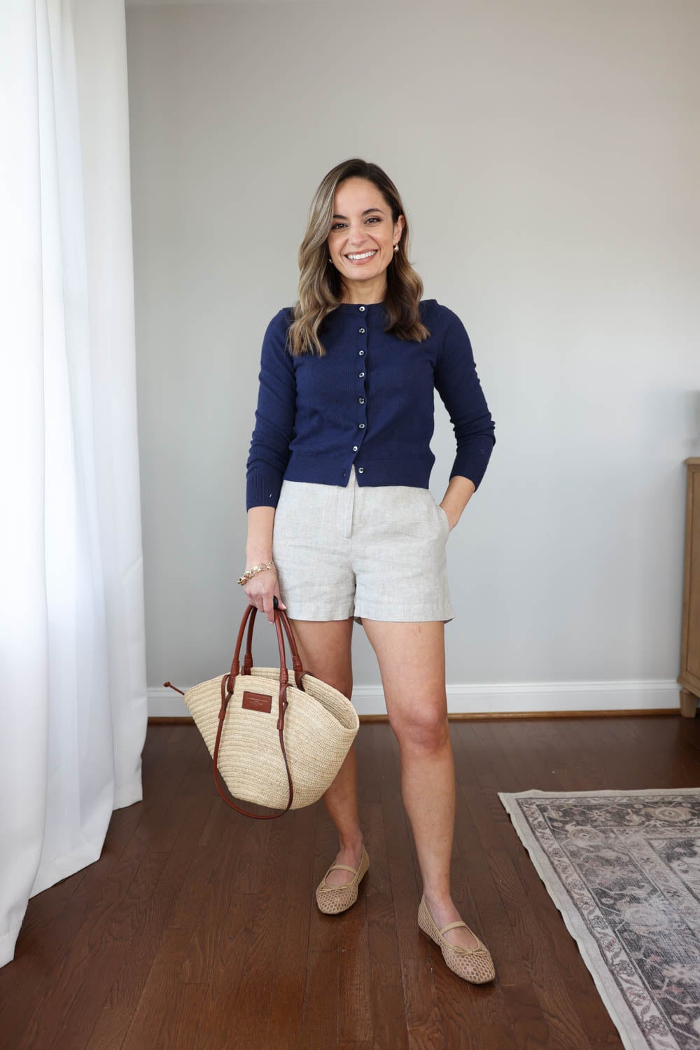 Petite-friendly mini capsule wardrobe | 10 items 15 + outfits