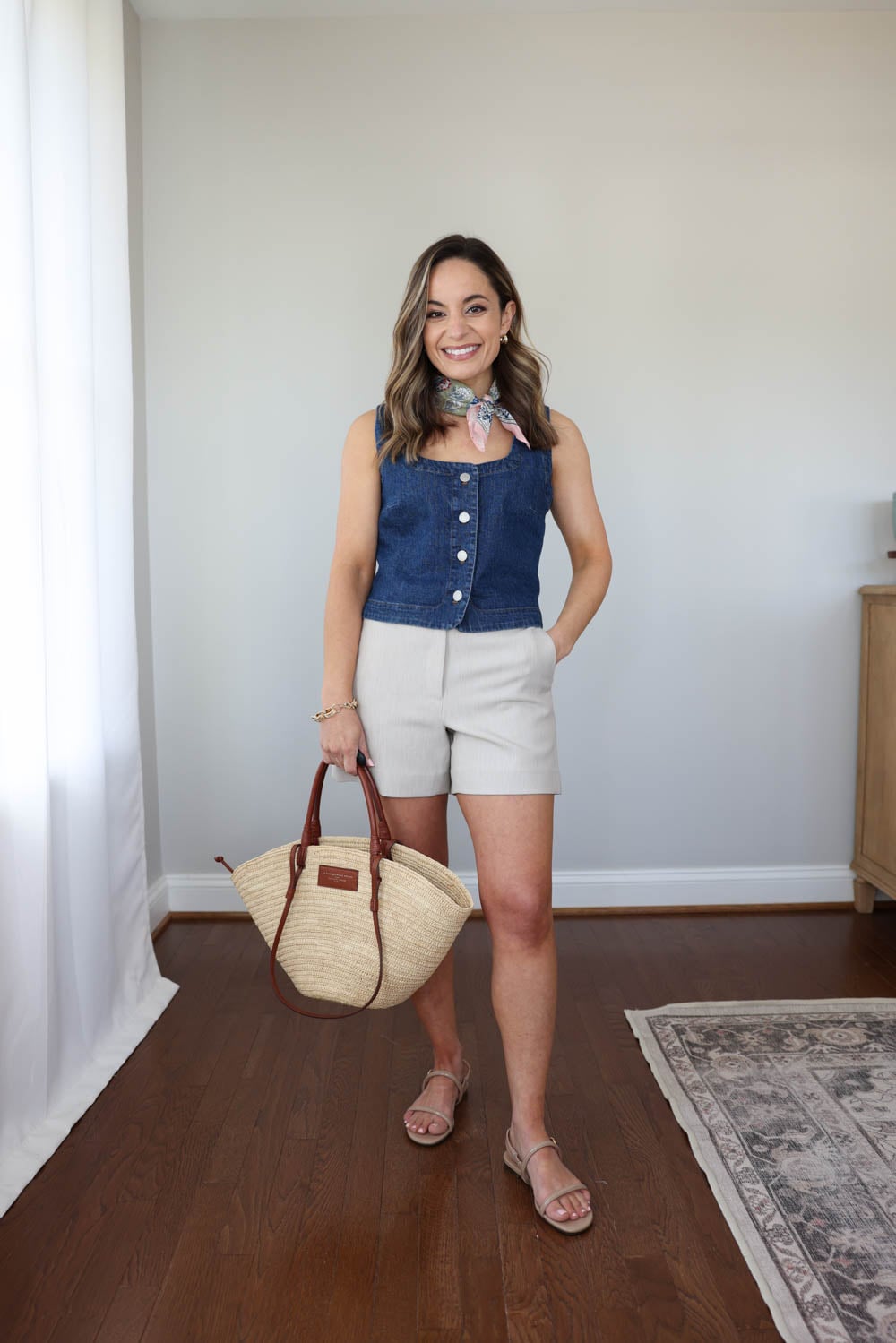 A petite-friendly mini capsule for summer with polished outfits | 10 items 20 outfits for summer for petites | travel capsule wardrobe with polished outfits