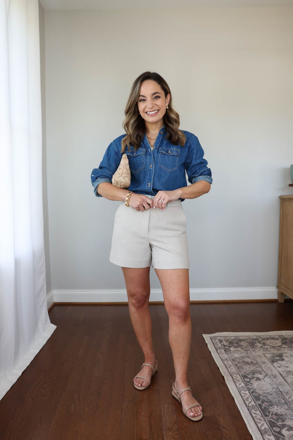 A petite-friendly mini capsule for summer with polished outfits | 10 items 20 outfits for summer for petites | travel capsule wardrobe with polished outfits