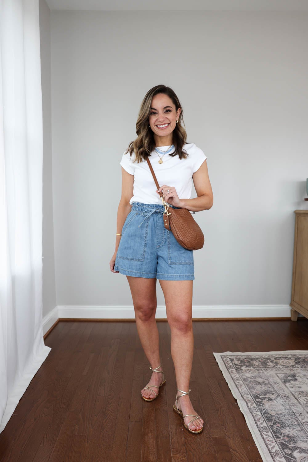 A petite-friendly mini capsule wardrobe for summer with 10 items and 15 outfits | 10 items 15 summer outfits 
