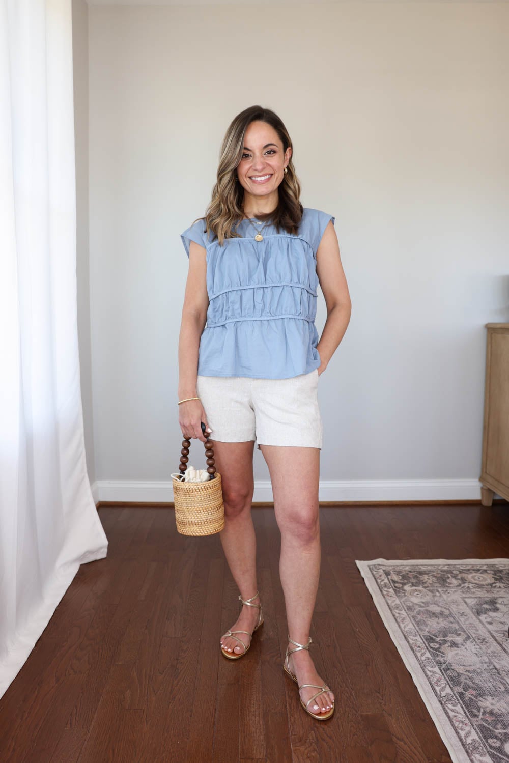 Petite-friendly summer outfits with tops that don't need to be tucked in | no tuck summer tops 