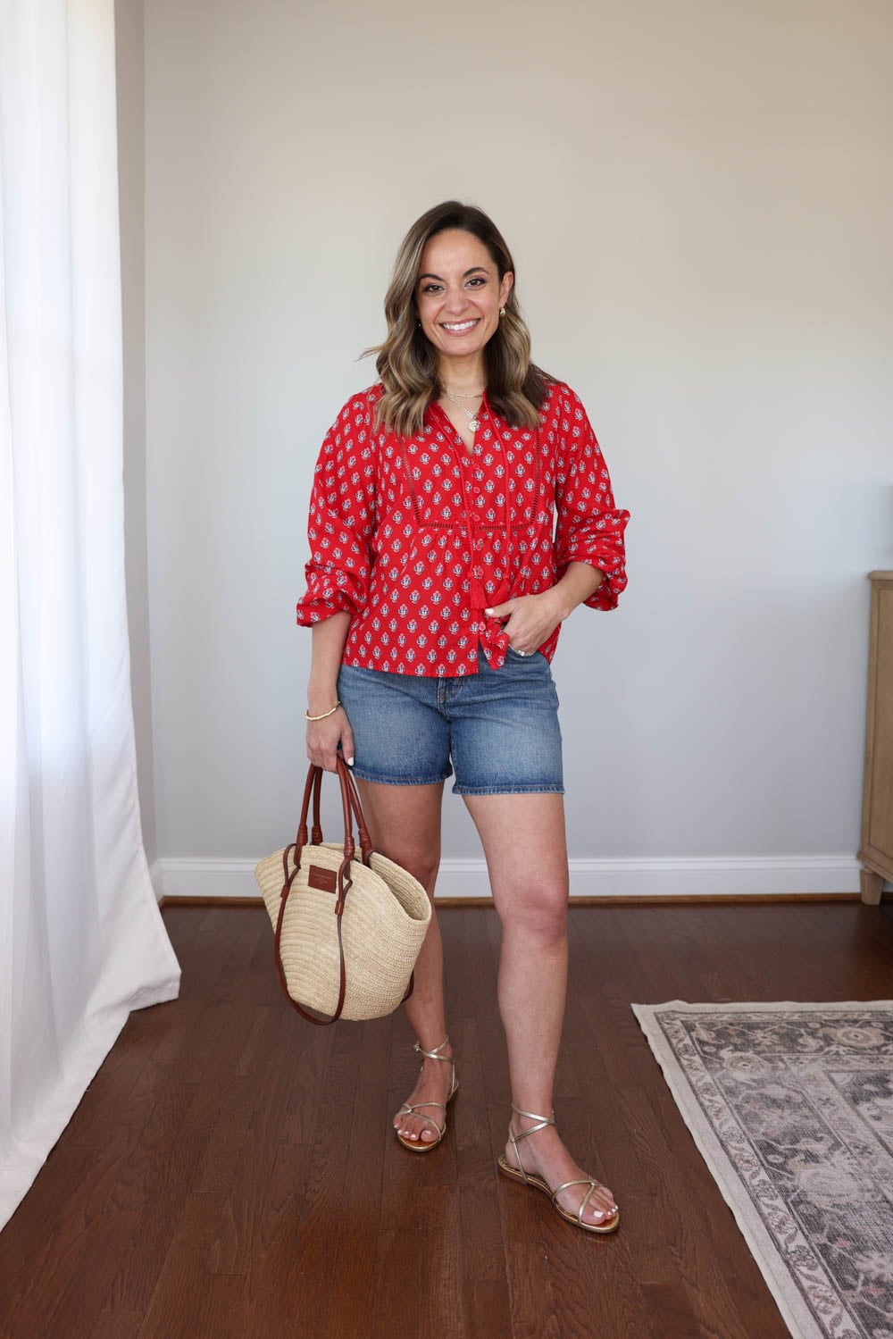 Petite-friendly summer outfits with tops that don't need to be tucked in | summer tops | casual summer outfits 