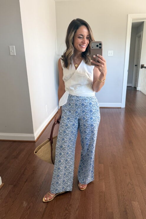 Petite-friendly casual summer outfit with printed wide leg pants