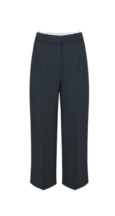The Aritzia Effortless cropped pants for petites