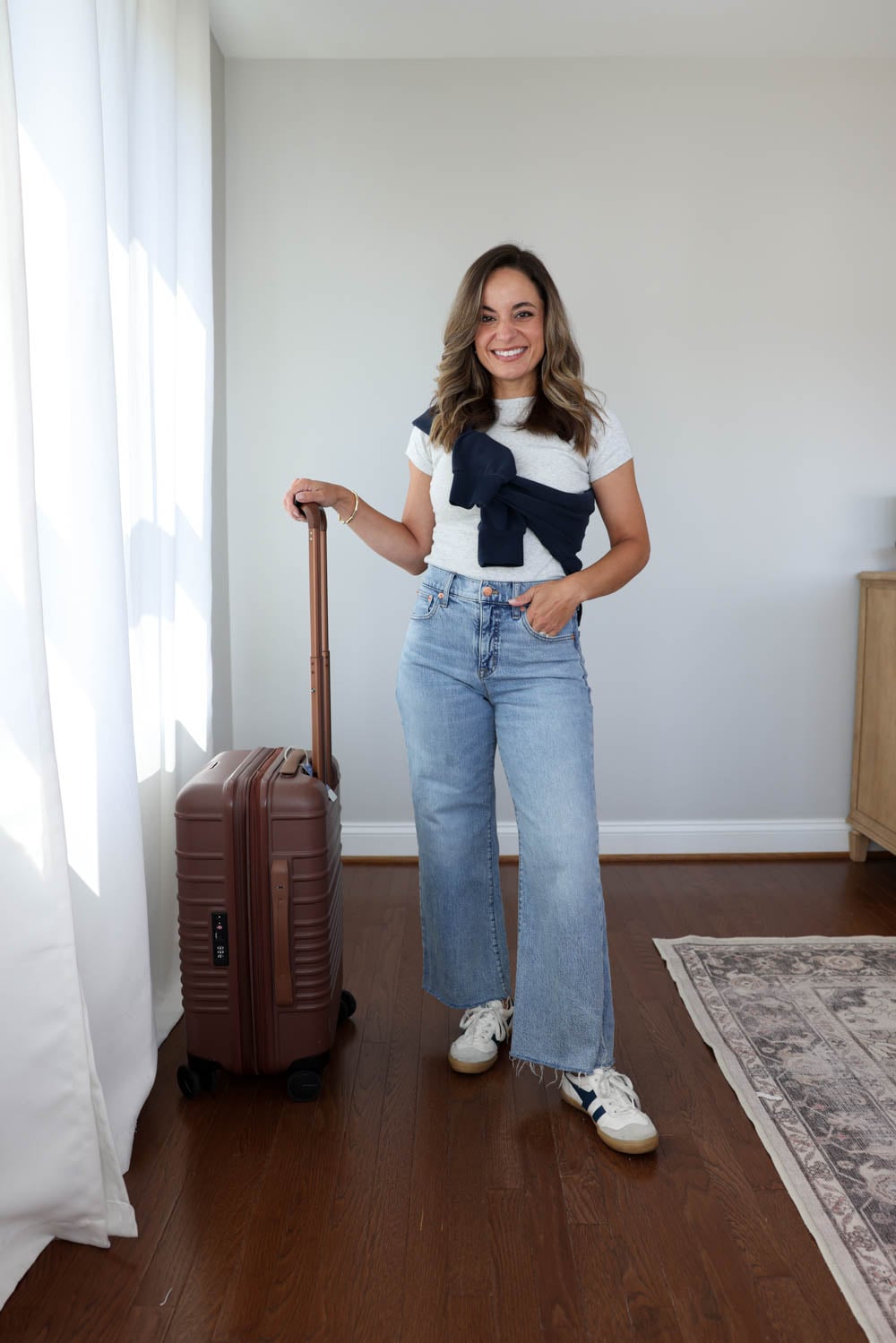 Petite-friendly travel outfits | summer travel outfits with jeans for petites