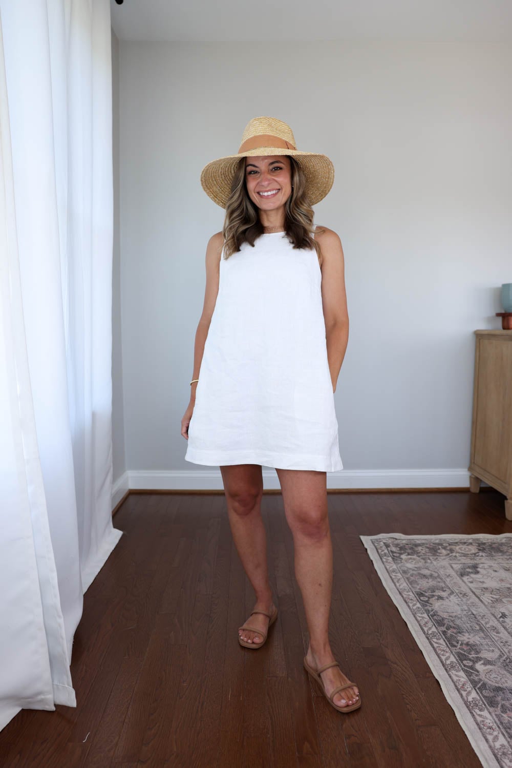 Petite-friendly pool outfit | using a linen dress as a swimsuit coverup 