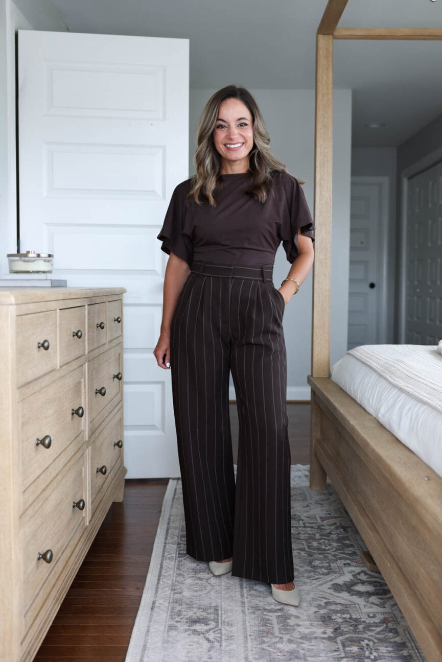 Color pairing with chocolate brown trousers | petite-friendly outfits with wide leg trousers | business casual outfits for work | monochromatic workwear outfit with chocolate brown for petites