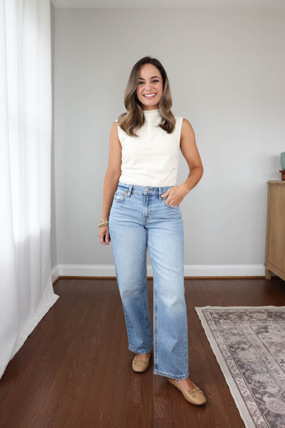 Petite-friendly jeans with a 25" inseam and under from AE | petite jeans guide | no hem jeans for petites 